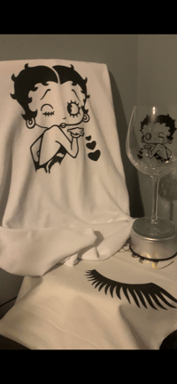 Image 1 of Betty boop with matching glass