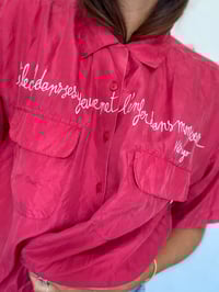 Image 4 of Chemise en soie "l'enfer dans mon coeur"