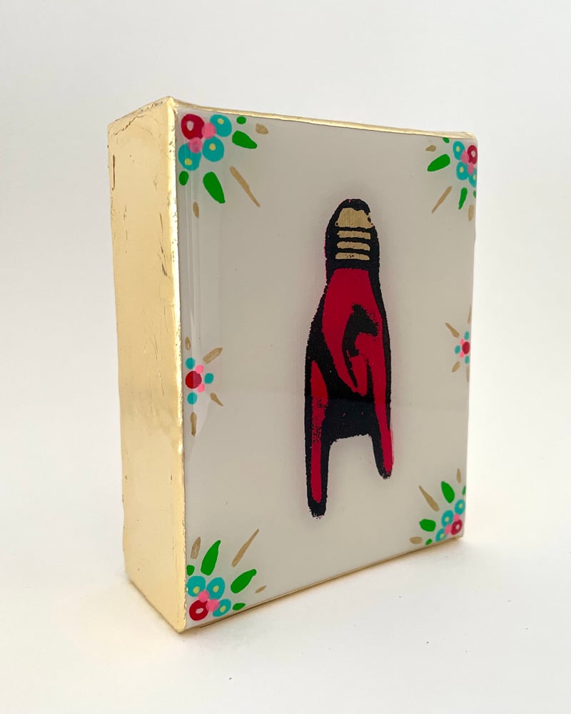 Image of Mano Cornuto Floral White/Red