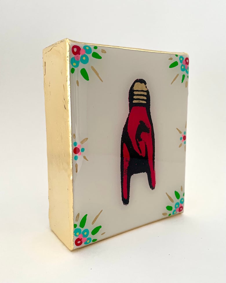 Image of Mano Cornuto Floral White/Red