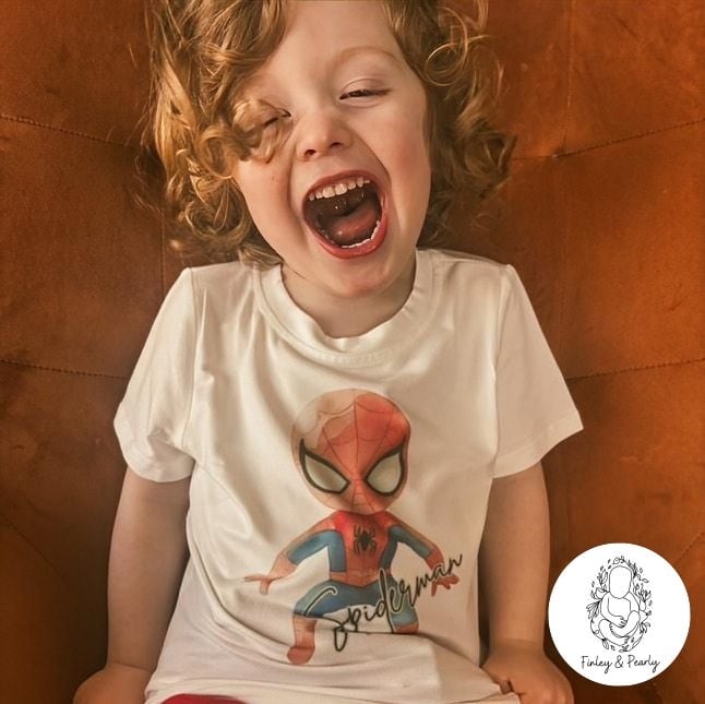 T-SHIRT: Superhero