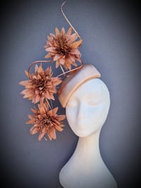 Image 3 of 'Zenith' in Rose gold, blush and tan