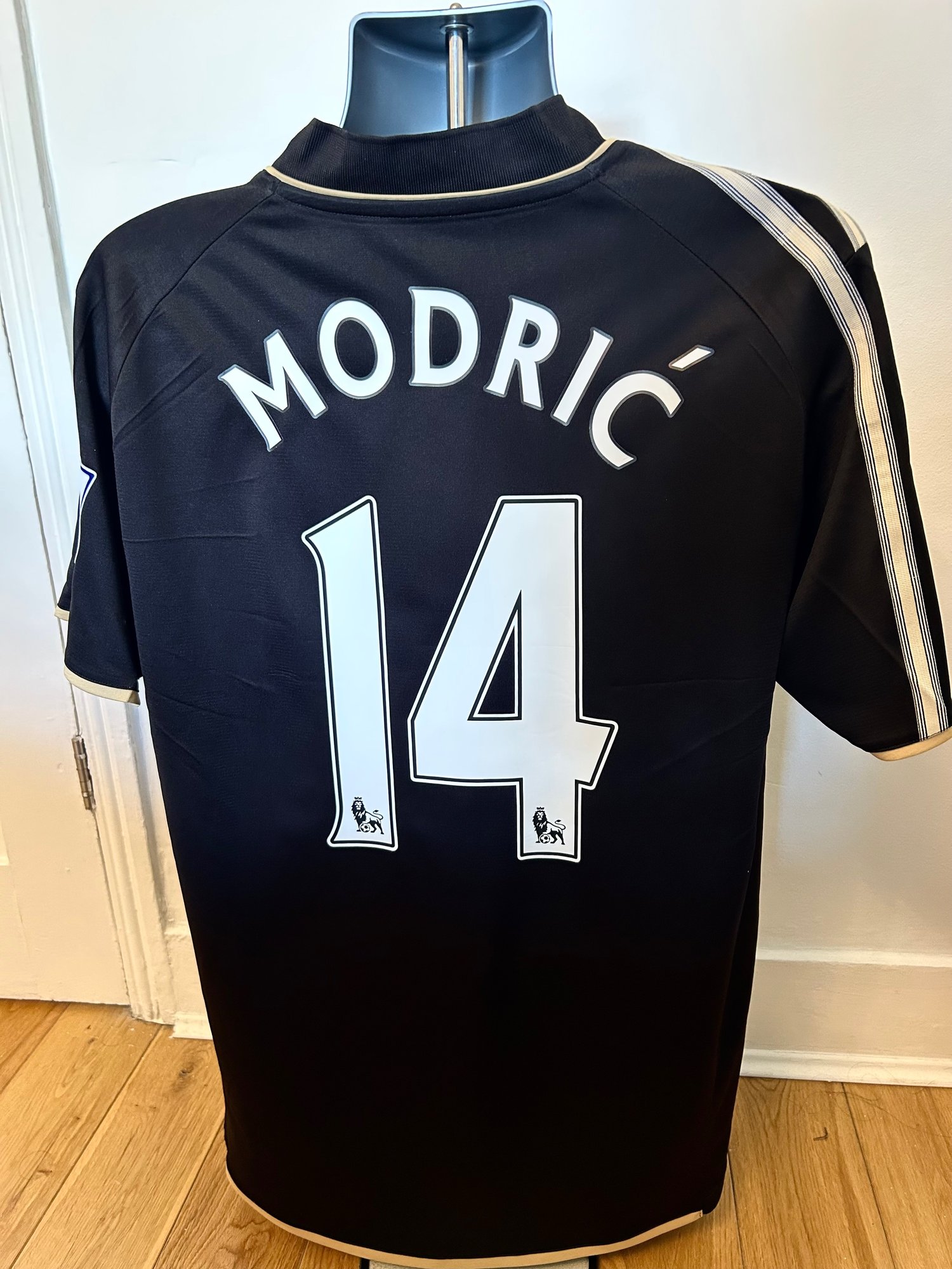 Image of Tottenham Hotspur “MODRIC 14” 2008/09 Third Shirt + PL patches (XL)