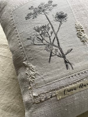 Image of Queen Anne's Lace Cushion