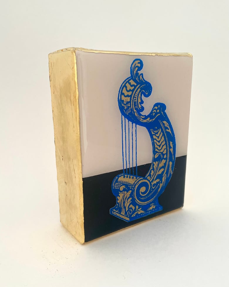 Image of Golden Harp Black/White