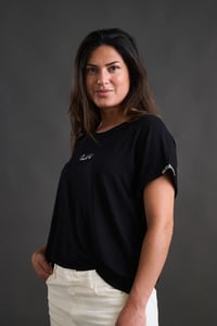 Image 3 of CAMISETA BÁSICA  NEGRA