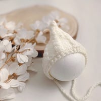 Image 2 of  Newborn  photoshooting knitted hat | ecru