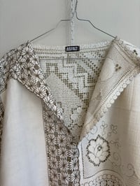 Image 4 of Daisy shirt, touch of grey (one size)