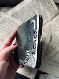 Image 4 of Portefeuille / porte-cartes en cuir et en argent monogrammé, XIXeme siècle 