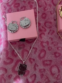 Image 3 of hello kitty set v3