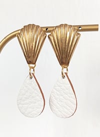 Image 3 of Boucles d'oreilles "Poema" en cuir upcyclé 