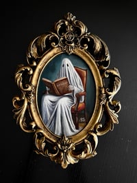 Image 4 of Fantasma leyendo