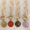 ZÉLIE LOVE | Collier maille trombone acier inoxydable & médaille LOVE 8 couleurs