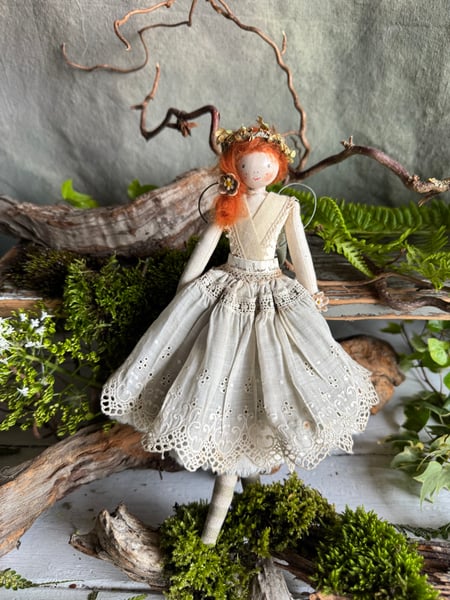 Image of Fae with auburn hair