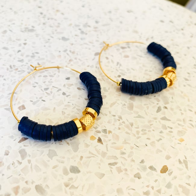 ELLIE | Créoles acier inoxydable doré et perles plates heishi