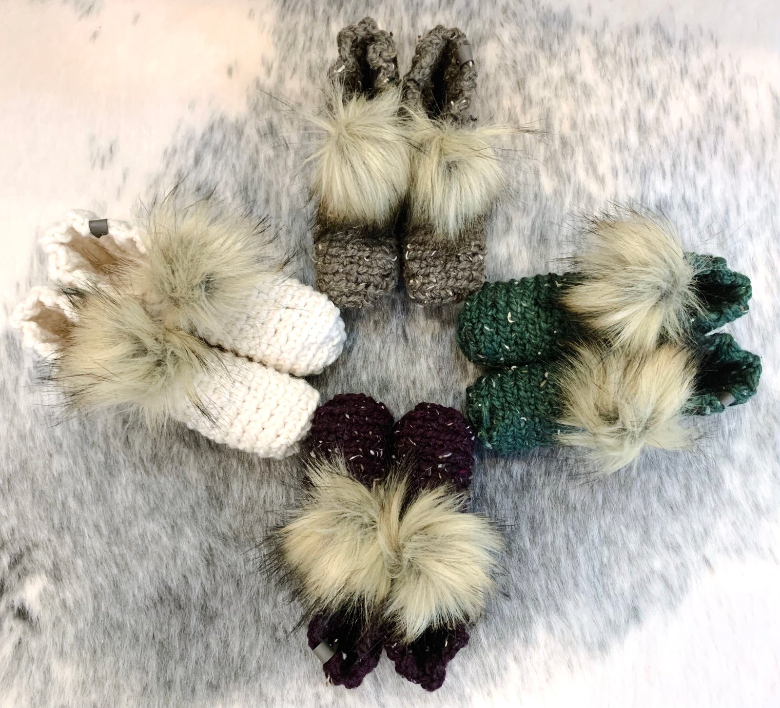 Pom slippers hot sale