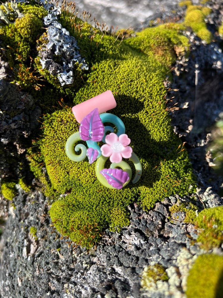 Image of 80’s Pastel Spring Flower Vine Pendant