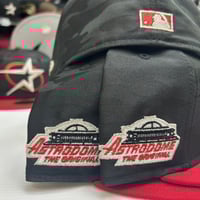 Image 2 of New Era 59Fifty Black Tonal Camo / Scarlet / Gold