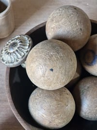 Image 3 of Lot de 2 boules en bois