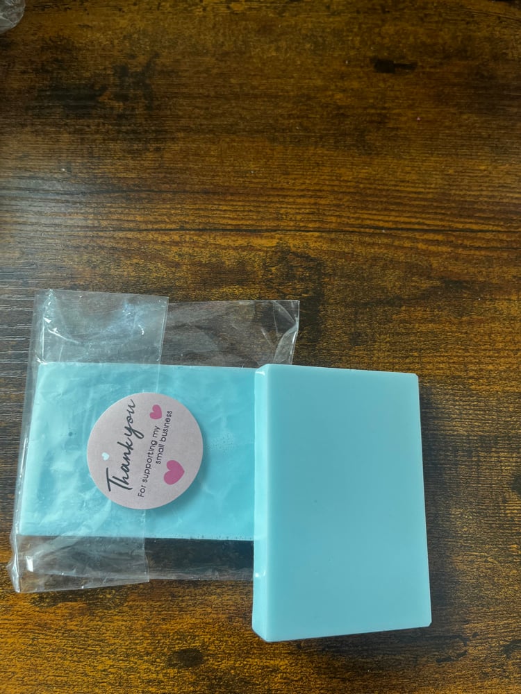 Image of Handsoaps No floral print