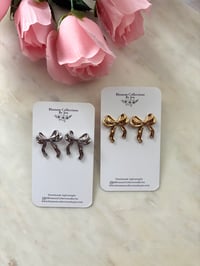 Image 2 of Silver & Gold Bows