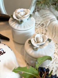 Image 2 of Box de Brocante « Éclat d’Hivernale »