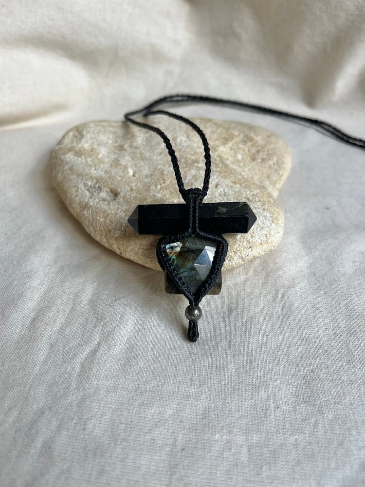 Image of Macrame pendant with labradorite and tourmaline 