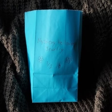 Mystery Halloween Jewelry Bag (1/2 lb)