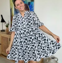 Image 1 of The Mie Black Flower 