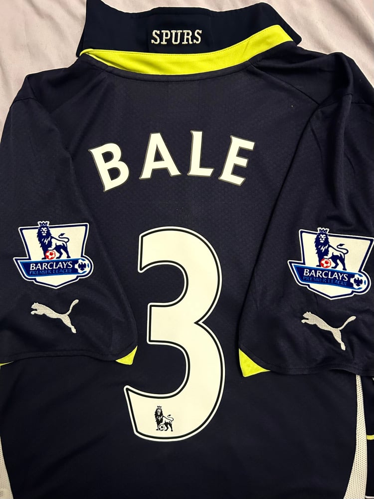 Image of Tottenham Hotspur “BALE 3” 2010/11 Third Shirt + PL patches (L) 
