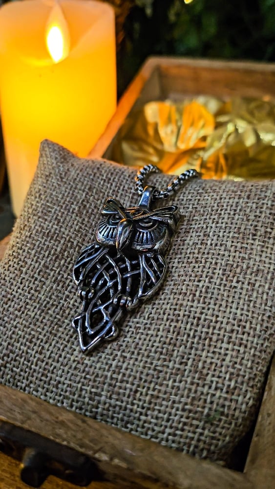 πThe Armored Kingdom Owl of the Realm Necklace