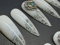 Image 4 of Heirloom Press-On Nails Size Medium 