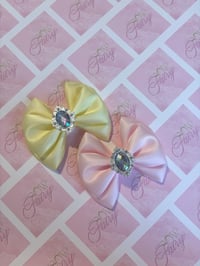 Image 1 of Gracie bow