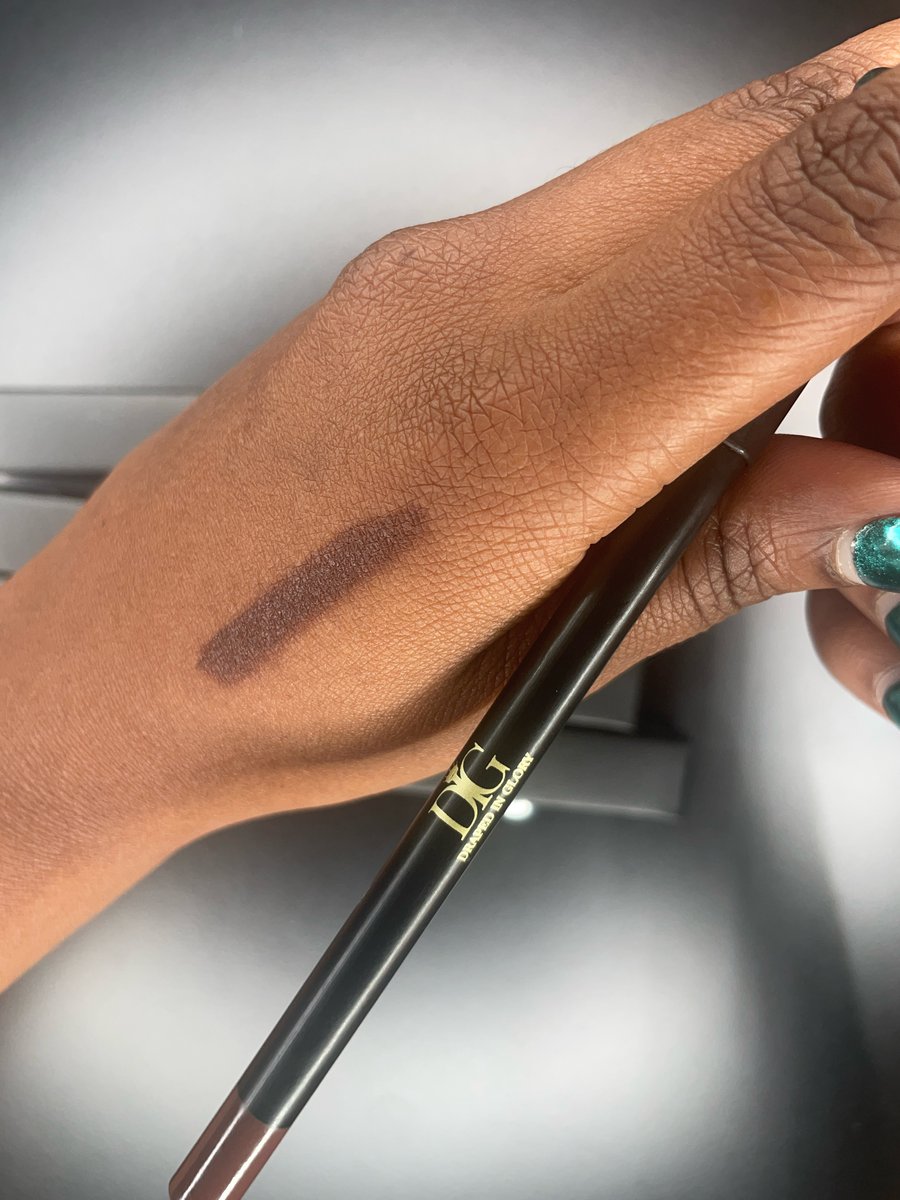 Image of Brown lip pencil 