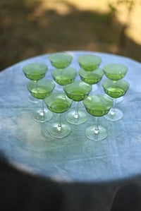 Image 5 of 10 kleine grüne Likörgläschen