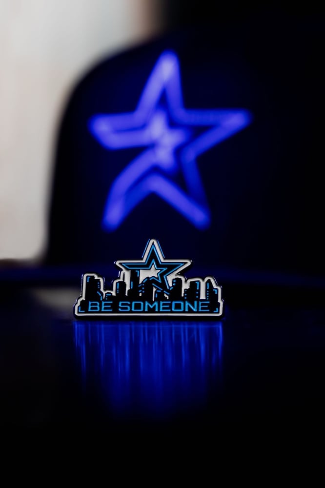 Image of OG BESOMEONE PIN(GLOW)