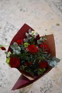 Image 4 of Ramo de Rosas - 5 de vermelles