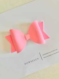 pink patent bow 