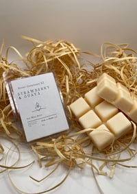 Image 2 of Champagne & strawberries / strawberry & guava clamshell wax melts 