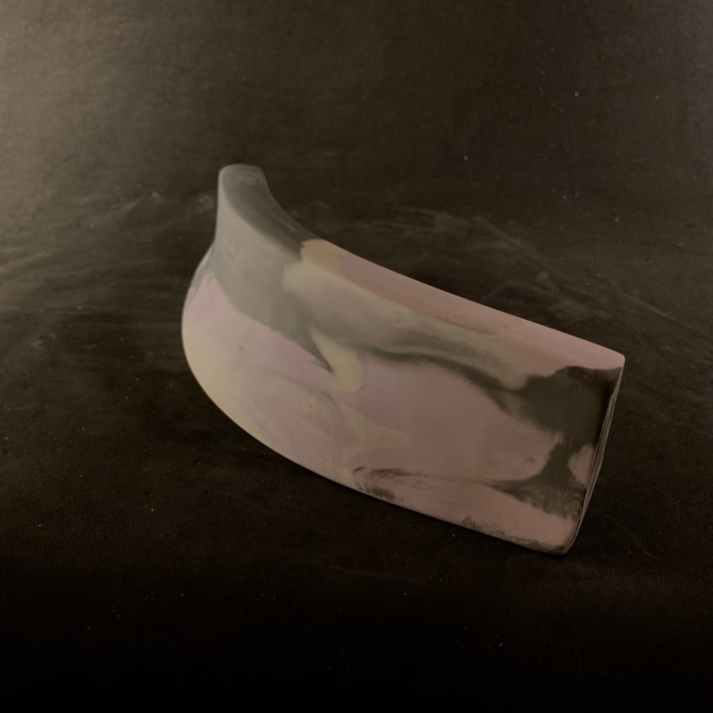 Image of Wired Ramps Curved Barrier (Dark Grey, White and Light Purple)