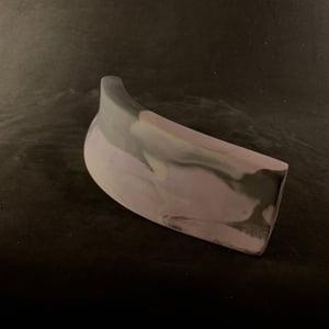 Image of Wired Ramps Curved Barrier (Dark Grey, White and Light Purple)