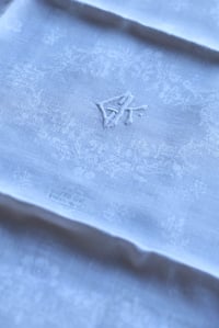 Image 2 of 1 französische Serviette mit Monogram G K