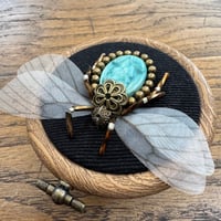 Image 3 of Cameo bee (a, 2.5 inches)