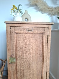 Image 2 of Meuble d’appoint en chêne