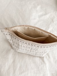 Image 2 of Quilted zipper pouch Neutral