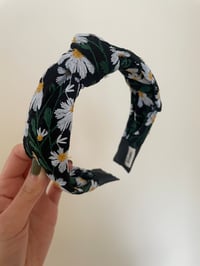 Image 3 of Headbands  • Embroidered daisies • black