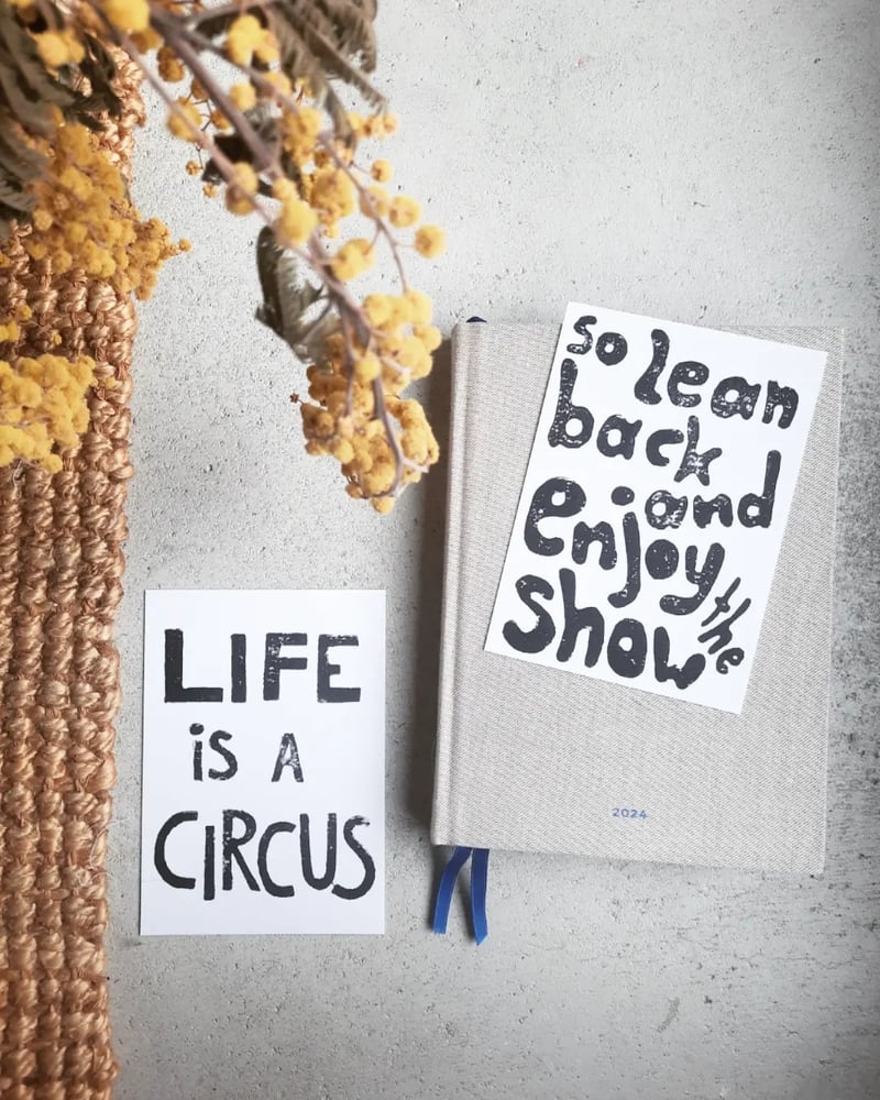 Image of Postkarte LIFE IS A CIRCUS blau