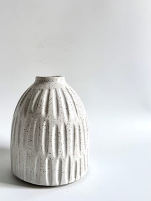 Image of White vase 