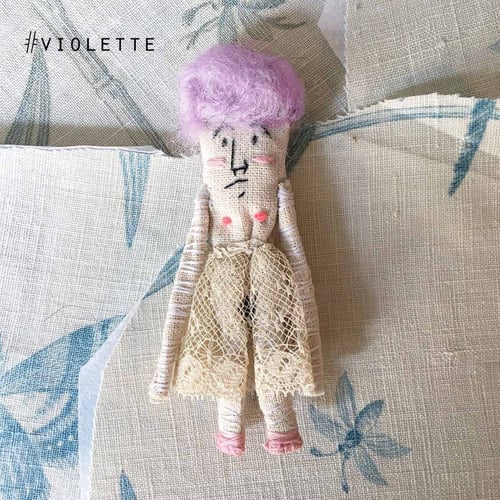 Image of Broche "Little  Doll"