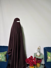 Image 2 of Overhead with niqab 